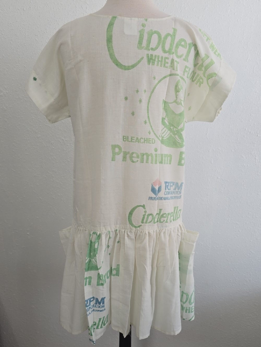VTG Cinderella Flour Sack Printed Ruffle Bottom Side Pocket 100% Cotton Dress LG - Picture 2 of 7